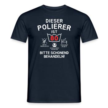 Cette polisseuse a 80 ans. - T-shirt homme - marine - Devant - AI Model Male 178 light (178cm)