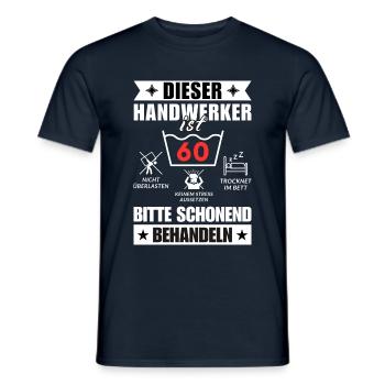 Dieser Handwerker ist 60. Schonend behandeln - Männer T-Shirt - Navy - Vorne - AI Model Male 178 light (178cm)