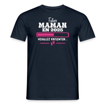 Future Maman 2025 Cadeau Nouvelle Naissance Maman - T-shirt homme - marine - Devant - AI Model Male 178 light (178cm)