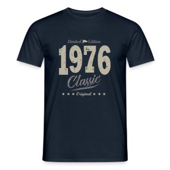 Geburtstag 47 Jahre limitierte Auflage 1976 Geschenk - Männer T-Shirt - Navy - Vorne - AI Model Male 178 light (178cm)