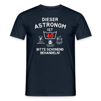 Dieser Astronom ist 40. Schonend behandeln - Männer T-Shirt - Navy - Vorne - AI Model Male 178 light (178cm)