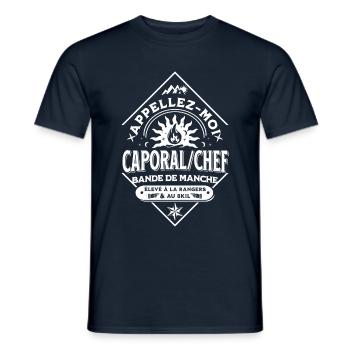 Appellez-moi Caporal-Chef, bande de Manche.B - T-shirt homme - marine - Devant - AI Model Male 178 light (178cm)