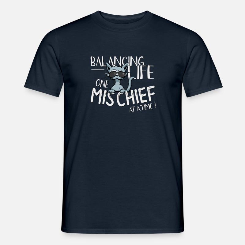 Balancing Life One Mischief At A Time! Katze - Männer T-Shirt - Navy