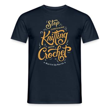 stop confusing knitting with crochet #1 / yellow - Männer T-Shirt - Navy - Vorne - AI Model Male 178 light (178cm)