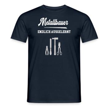Metallbauer Endlich Ausgelernt Lehrling Azubi - Männer T-Shirt - Navy - Vorne - AI Model Male 178 light (178cm)