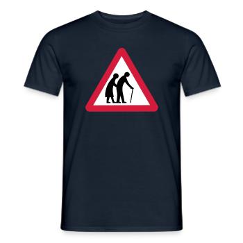 Vorsicht Old People Crossing Verkehrszeichen - Männer T-Shirt - Navy - Vorne - AI Model Male 178 light (178cm)