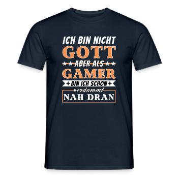 Ich bin nicht Gott aber als Gamer nah dran - Männer T-Shirt - Navy - Vorne - AI Model Male 178 light (178cm)
