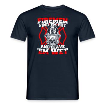 Firefighter Firemen Find 'Em Hot Leave 'Em Wet - Men's T-Shirt - navy - Front - AI Model Male 178 light (178cm)