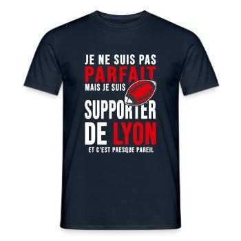 supporter rugby stade Lyon club humour rugby lou - T-shirt homme - marine - Devant - AI Model Male 178 light (178cm)