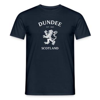 DUNDEE, Écosse, Schottland - T-shirt homme - marine - Devant - AI Model Male 178 light (178cm)