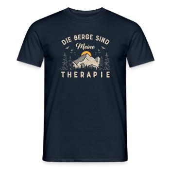Die Berge sind meine Therapie - Männer T-Shirt - Navy - Vorne - AI Model Male 178 light (178cm)