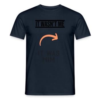 IT WASN'T ME - Männer T-Shirt - Navy - Vorne - AI Model Male 178 light (178cm)