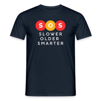 SOS Slower Older Smarter - Männer T-Shirt - Navy - Vorne - AI Model Male 178 light (178cm)