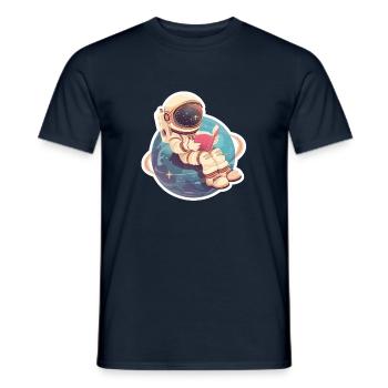 Süßer Astronaut liest ein Buch im Weltall - Männer T-Shirt - Navy - Vorne - AI Model Male 178 light (178cm)