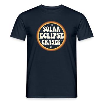 Solar eclipse chaser - Männer T-Shirt - Navy - Vorne - AI Model Male 178 light (178cm)