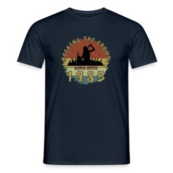 40. Geburtstag Rocking the crowd SNG 04/1985 - Männer T-Shirt - Navy - Vorne - AI Model Male 178 light (178cm)