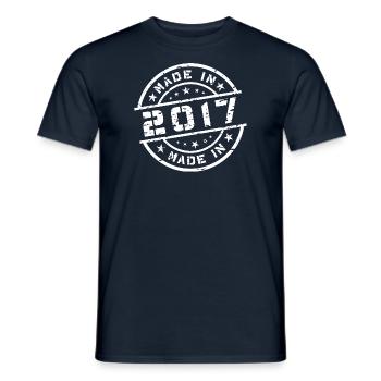Geburtsjahr Geburtstag Born In - Made in 2017 - Männer T-Shirt - Navy - Vorne - AI Model Male 178 light (178cm)