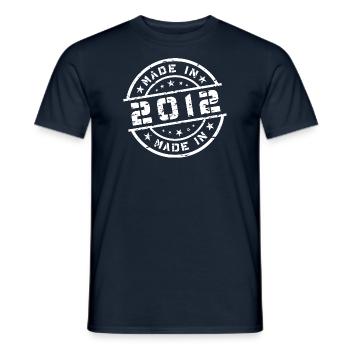 Geburtsjahr Geburtstag Born In - Made in 2012 - Männer T-Shirt - Navy - Vorne - AI Model Male 178 light (178cm)