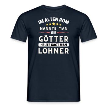 Dans la Rome antique, ils étaient des dieux. Aujourd’hui, Lohner - T-shirt homme - marine - Devant - AI Model Male 178 light (178cm)
