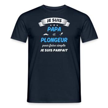 Je suis papa et plongeur je suis parfait - T-shirt homme - marine - Devant - AI Model Male 178 light (178cm)