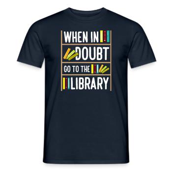 When In Doubt Go To The Library Funny Book - Männer T-Shirt - Navy - Vorne - AI Model Male 178 light (178cm)