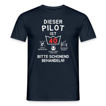 Dieser Pilot ist 40. Schonend behandeln! - Männer T-Shirt - Navy - Vorne - AI Model Male 178 light (178cm)