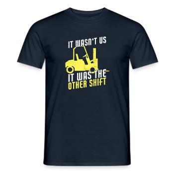 It Wasn't Us It Was The Other Shift Funny Forklift - Männer T-Shirt - Navy - Vorne - AI Model Male 178 light (178cm)
