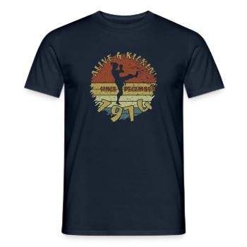 50. Geburtstag Alive and kickin since 12/1974 - Men's T-Shirt - navy - Front - AI Model Male 178 light (178cm)