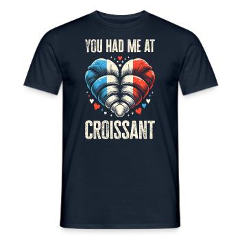 Lustiges Croissant Design - Gewinne mit Humor - Männer T-Shirt - Navy - Vorne - AI Model Male 178 light (178cm)