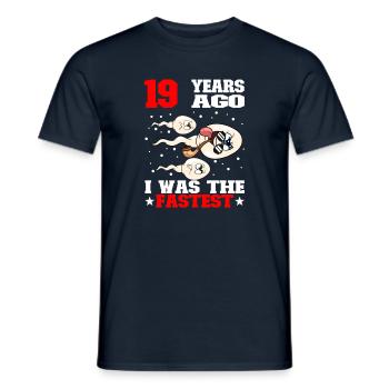 Lustiger Geburtstagsspruch 19 Jahre Alt - Männer T-Shirt - Navy - Vorne - AI Model Male 178 light (178cm)