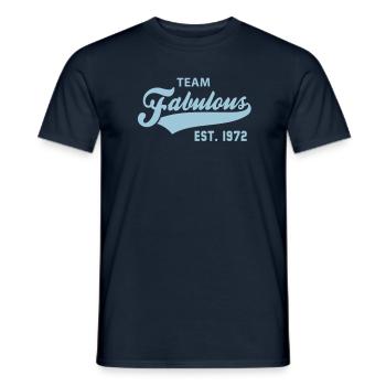 ÉQUIPE Fabulous Est. 1972 Anniversaire - T-shirt homme - marine - Devant - AI Model Male 178 light (178cm)