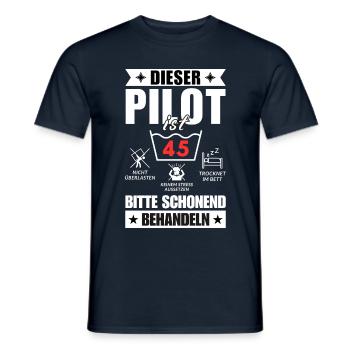 Dieser Pilot ist 45. Schonend behandeln - Männer T-Shirt - Navy - Vorne - AI Model Male 178 light (178cm)