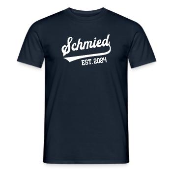 Schmied 2024 Ausbildung Prüfung Schmiede Azubi - Männer T-Shirt - Navy - Vorne - AI Model Male 178 light (178cm)