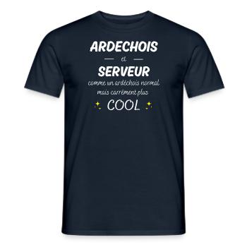ardechois et serveur ardechois plus cool - T-shirt homme - marine - Devant - AI Model Male 178 light (178cm)