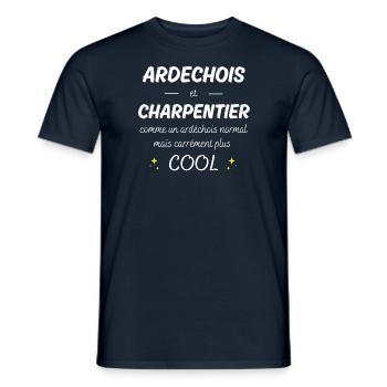 ardechois et charpentier ardechois plus cool - T-shirt homme - marine - Devant - AI Model Male 178 light (178cm)