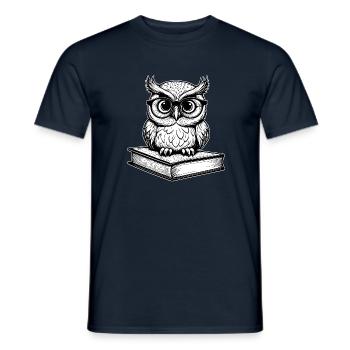 Little funny owl with glasses sitting on book - Men's T-Shirt - navy - Front - AI Model Male 178 light (178cm)