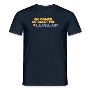 un gamer ne vieillit pas - T-shirt homme - marine - Devant - AI Model Male 178 light (178cm)