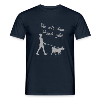 Die mit den Hund geht / Lustiges Shirt für Sie - Männer T-Shirt - Navy - Vorne - AI Model Male 178 light (178cm)