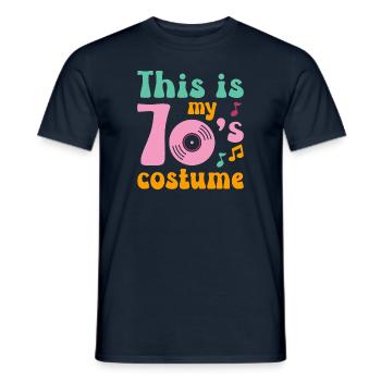 Das ist mein 70er Jahre Kostüm - Männer T-Shirt - Navy - Vorne - AI Model Male 178 light (178cm)