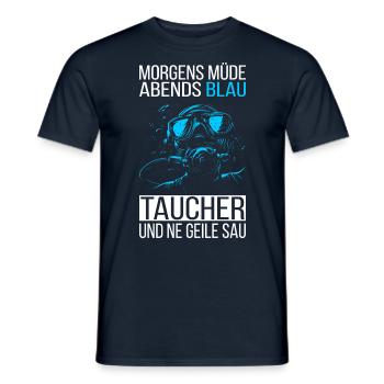 MORGENS MÜDE ABENDS BLAU TAUCHER UND NE GEILE SAU - Männer T-Shirt - Navy - Vorne - AI Model Male 178 light (178cm)