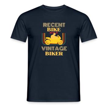 Neues Fahrrad, aber Vintage-Biker - Männer T-Shirt - Navy - Vorne - AI Model Male 178 light (178cm)