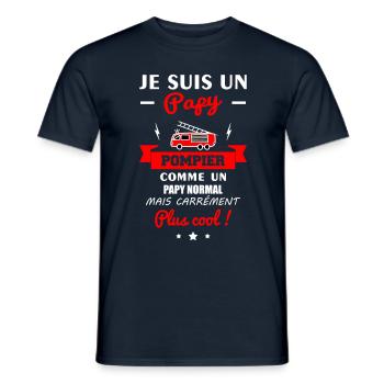 Papy Pompier, grand-père, cadeau,camion de pompier - T-shirt homme - marine - Devant - AI Model Male 178 light (178cm)