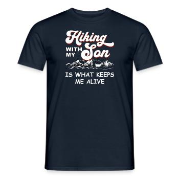 La randonnée avec mon fils me permet de rester en vie - T-shirt homme - marine - Devant - AI Model Male 178 light (178cm)