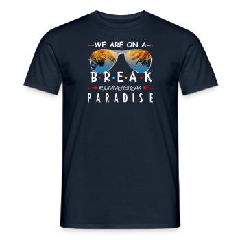 Nous sommes en pause estivale - T-shirt homme - marine - Devant - AI Model Male 178 light (178cm)