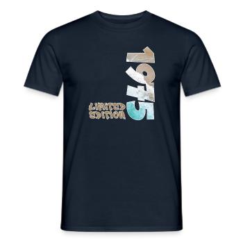 Edition Limitée 1975 Beach Design - T-shirt homme - marine - Devant - AI Model Male 178 light (178cm)