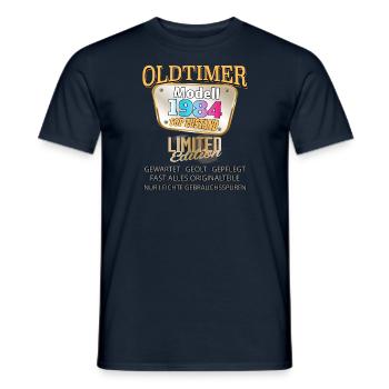 Modèle Vintage 1984 Bien Conservé Drôle Étiquette de Naissance - T-shirt homme - marine - Devant - AI Model Male 178 light (178cm)