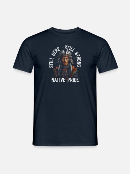 Nog steeds hier, nog steeds sterk, inheemse trots - Heren T-shirt - navy