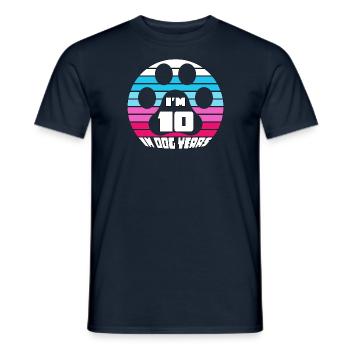 J’ai 10 ans en années de chien - T-shirt homme - marine - Devant - AI Model Male 178 light (178cm)