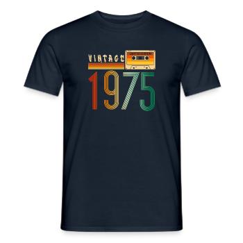 Année 1975 Old School Cassette Musique Rétro - T-shirt homme - marine - Devant - AI Model Male 178 light (178cm)