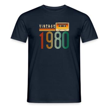 Année 1980 Old School Cassette Musique Rétro - T-shirt homme - marine - Devant - AI Model Male 178 light (178cm)